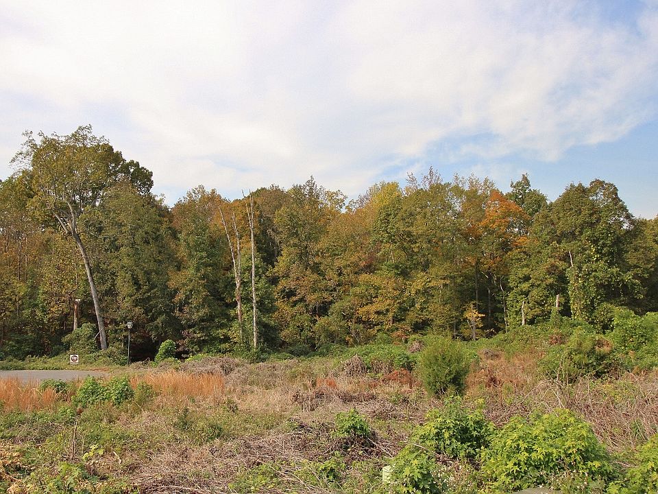 1st image of 512 514 Lake Breeze Ln