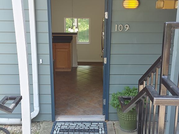 2nd image of 2745 Grinstead Dr APT 109