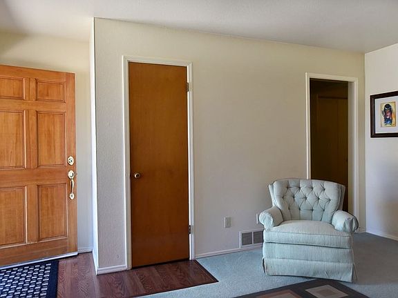 2nd image of 104 Calle Del Sol
