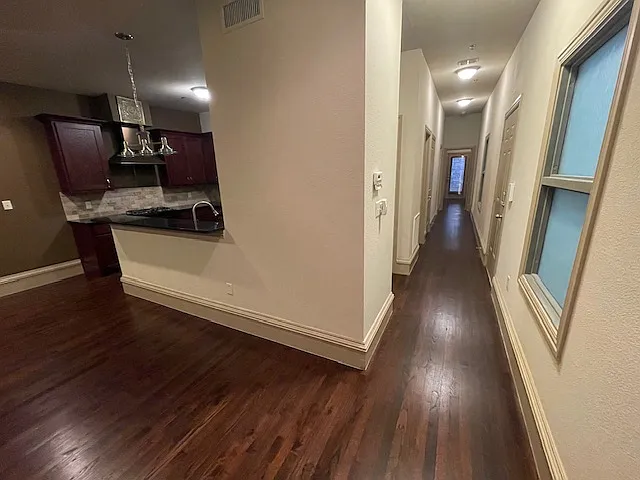 102 N Locust St — Photo 22