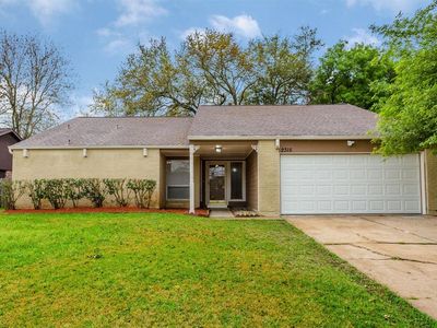 2315 Colonial Ct S, League City, TX, 77573