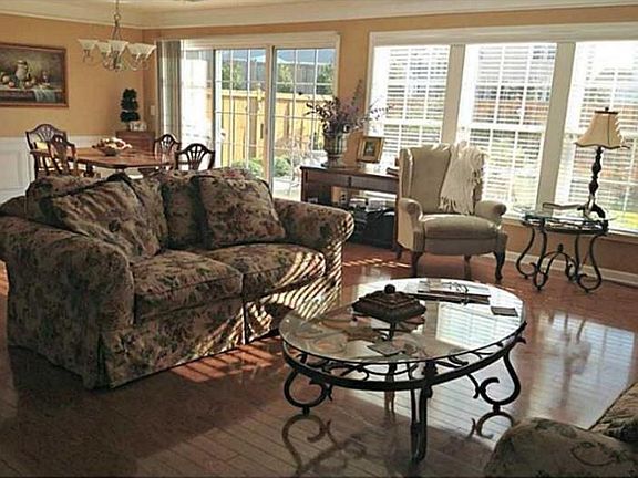 3rd image of 244 Balaban Cir