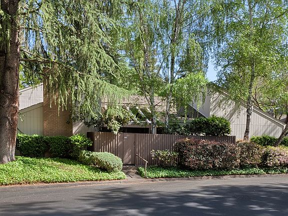 2nd image of 801 Dunbarton Cir