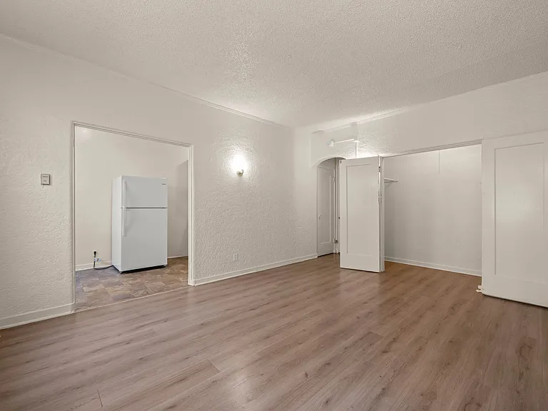 2975 Leeward Ave — Photo 3