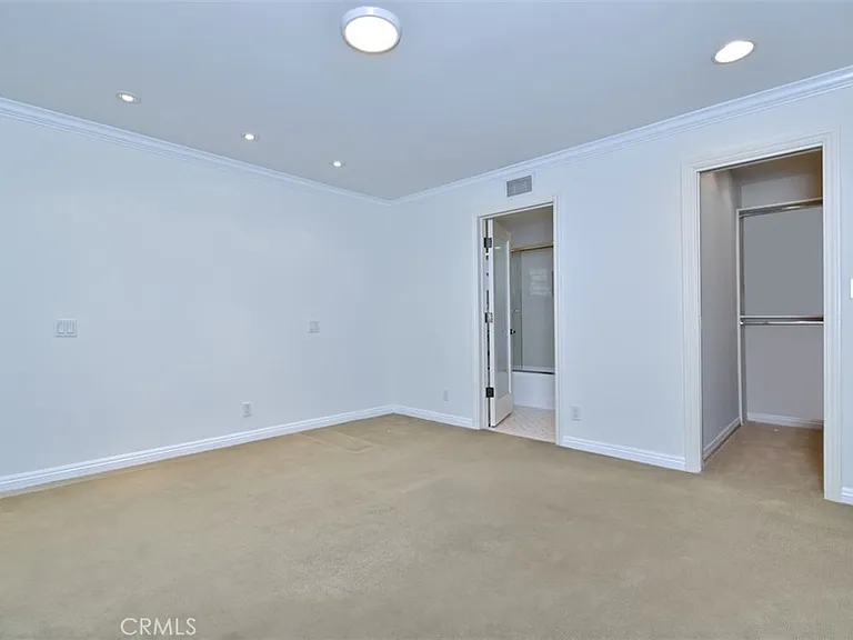 15344 Greenleaf St — Photo 19
