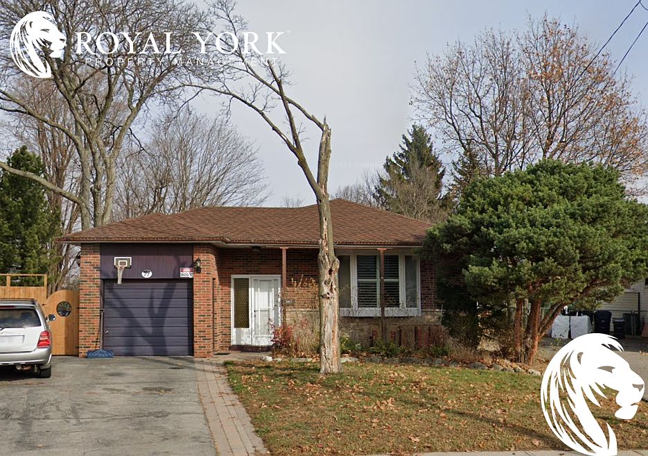 2nd image of 77 Weir Cres #1