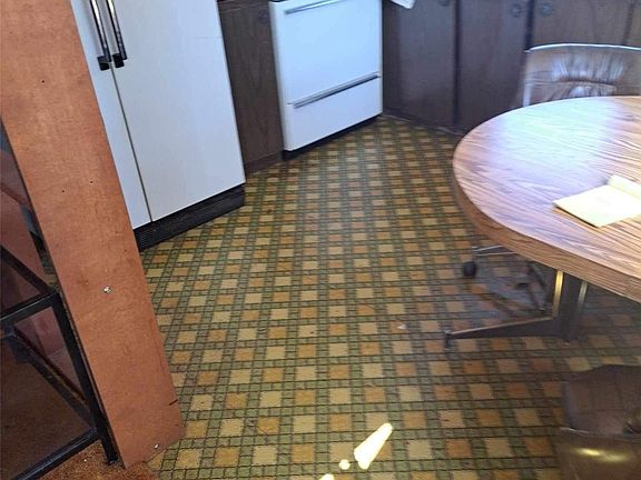 3rd image of 411 Batchelor Square