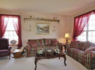 248 Somerset Dr, Sugar Grove, IL 60554