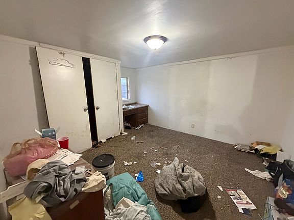 2nd image of 180 Lake Dr