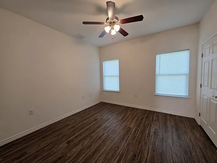 4 bed, 2.0 bath, 1432 sqft, $1,601 — Photo 4