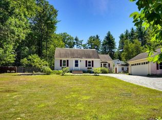 11 East St, Pepperell, MA 01463
