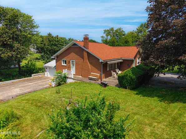 110 Lenore St, Bedford, PA 15522