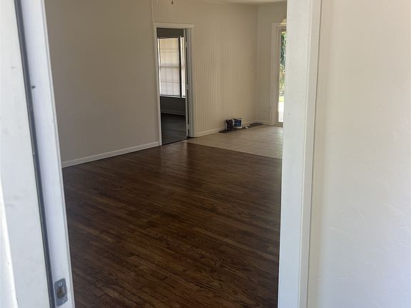 4th image of 140 Vandenburg Dr