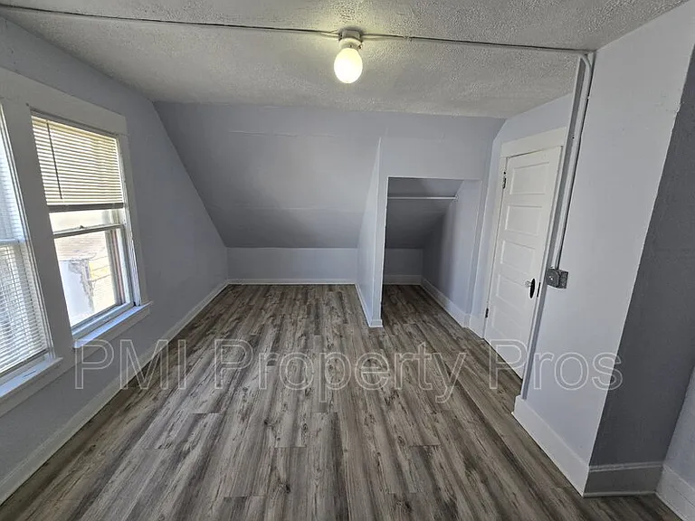 2509A N Buffum St — Photo 11