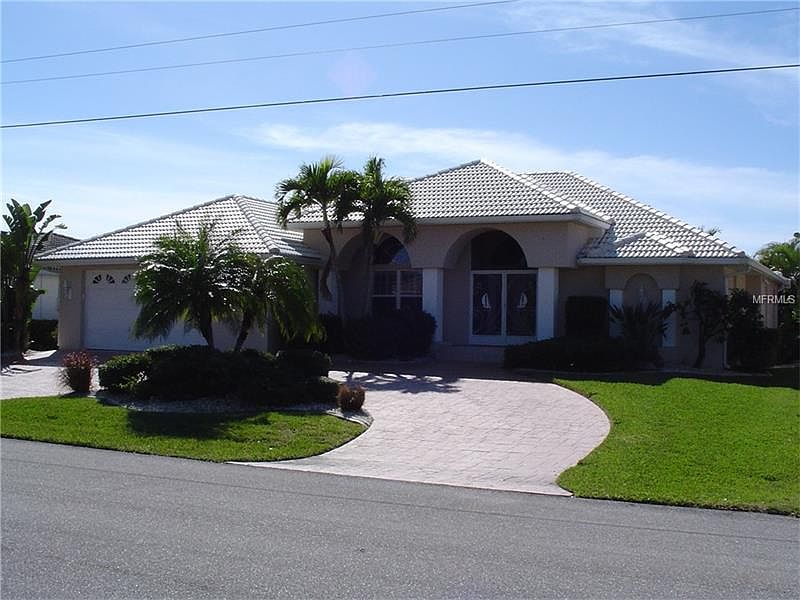 1st image of 2743 Saint Thomas Dr