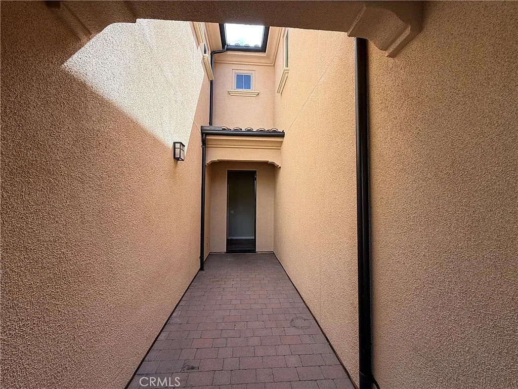 2 bed, 1131 sqft, $3,800 — Photo 2