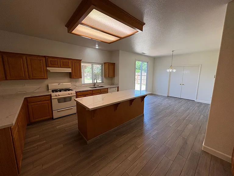 722 W James Ct — Photo 28