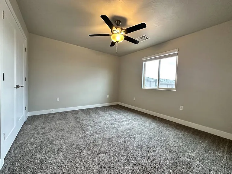 Three Bedroom Red Mountain Vista Town Home — Photo 27