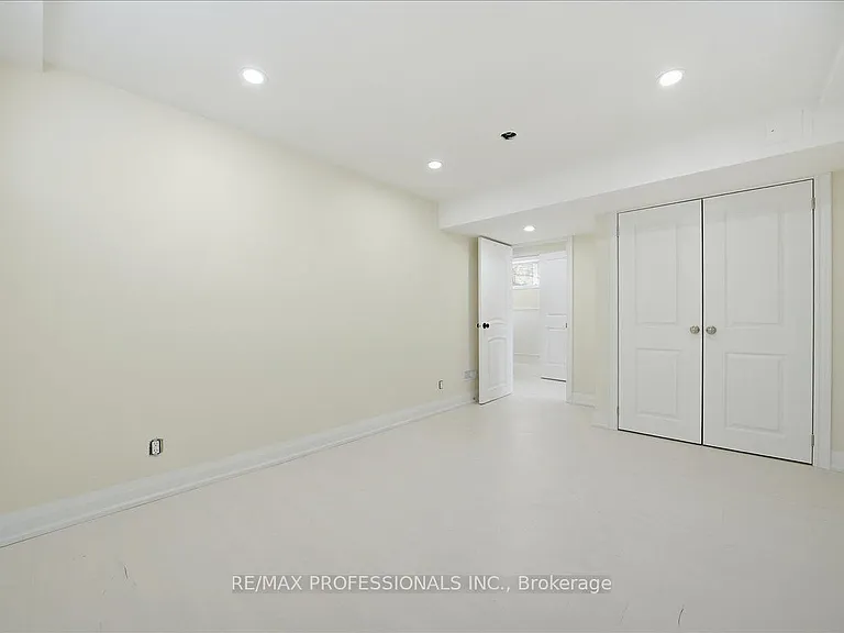 9611 Keele St #D — Photo 3