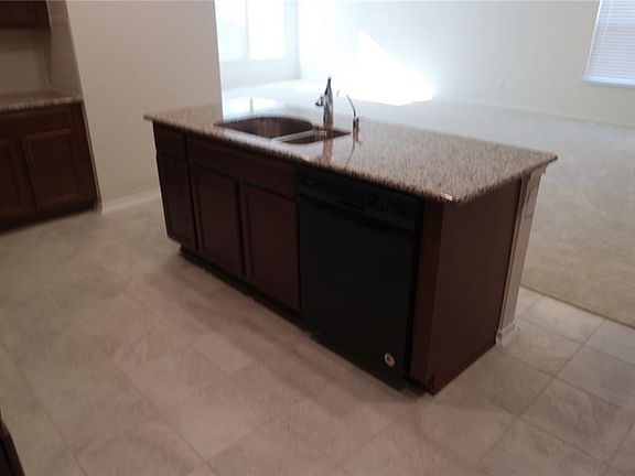 3rd image of 1621 Uhland Dr