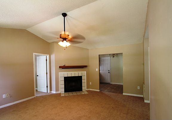 Brand new carpet thru-out