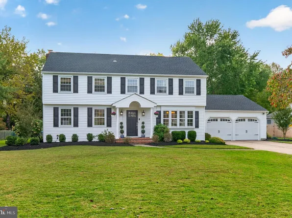 5 School House Dr, Medford, NJ 08055