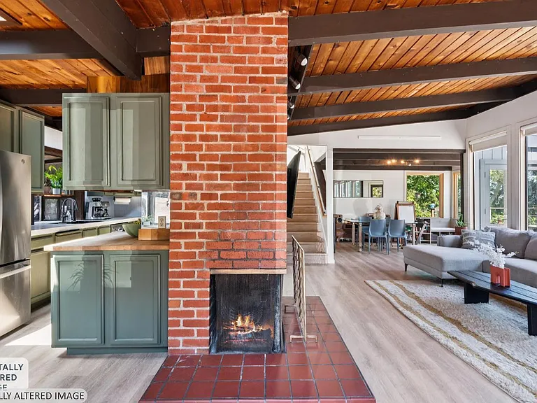 4350 Paradise Dr — Photo 3