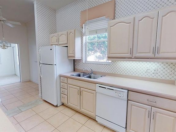 4th image of 3721 Cadbury Cir