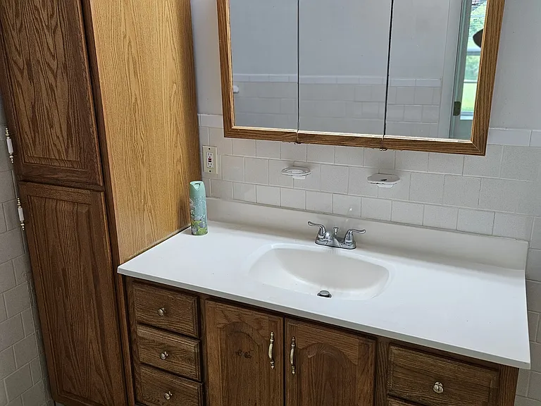 1922 Carters Grove Dr — Photo 16