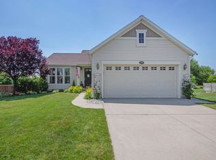 7137 Copper Oak Dr, Zeeland, MI 49464