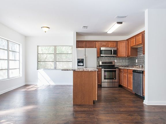 5th image of 1428 NE 22nd Ave