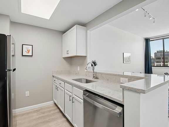 2nd image of 169 Monsignor Obrien Hwy APT 513