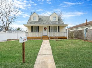 72 Crown Street, Deer Park, NY 11729