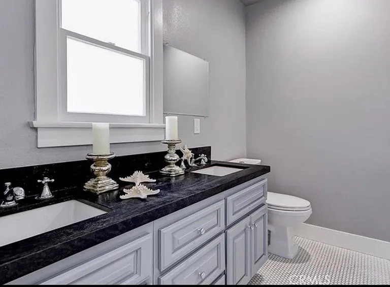 501 Avenue B — Photo 17