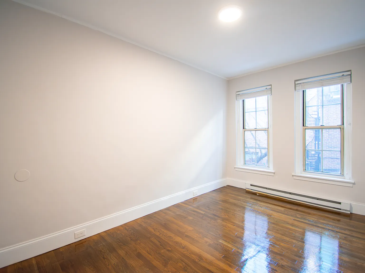 2 bed, 650 sqft, $4,400 — Photo 4