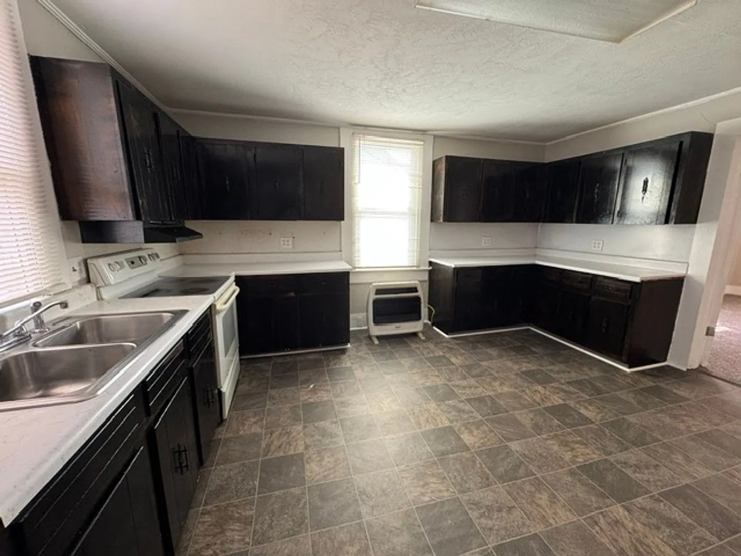 15 Curran Ave — Photo 3