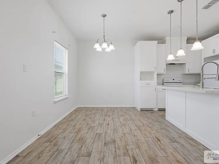 2220 E Valley Cir #A — Photo 2