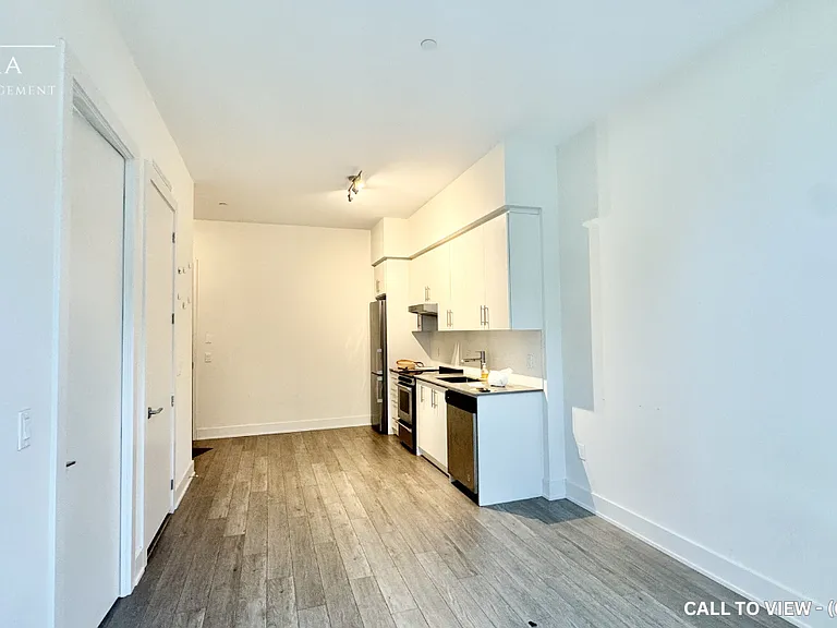 212 King William St S #1405 — Photo 3