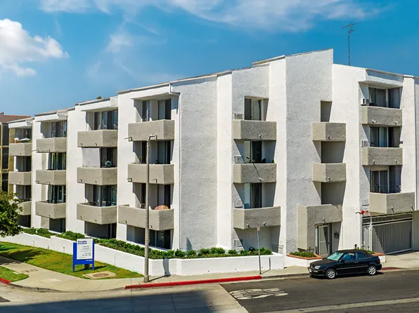 Barry Apartments, 1145 Barry Ave #079323cec, Los Angeles, CA 90049