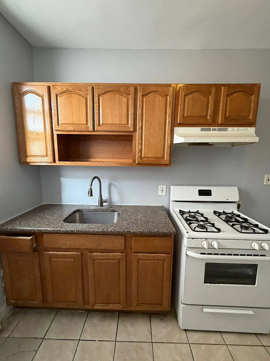 Building Photo - 138-140 Clinton Ave #2F