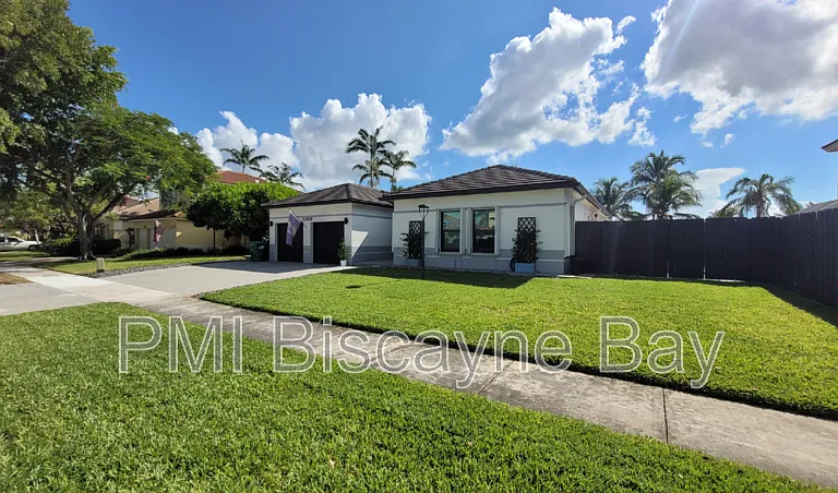 21369 SW 92nd Ave — Photo 3
