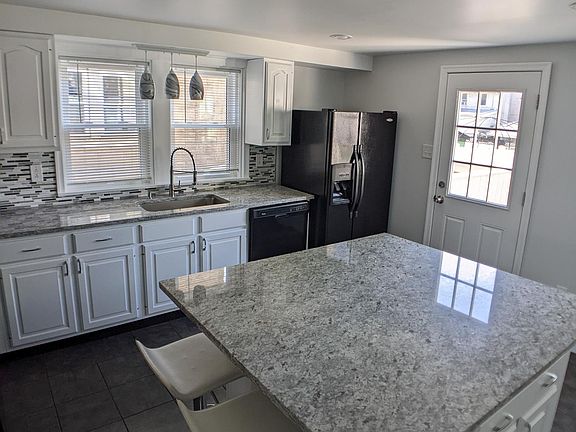 2nd image of 50 E Walnut St