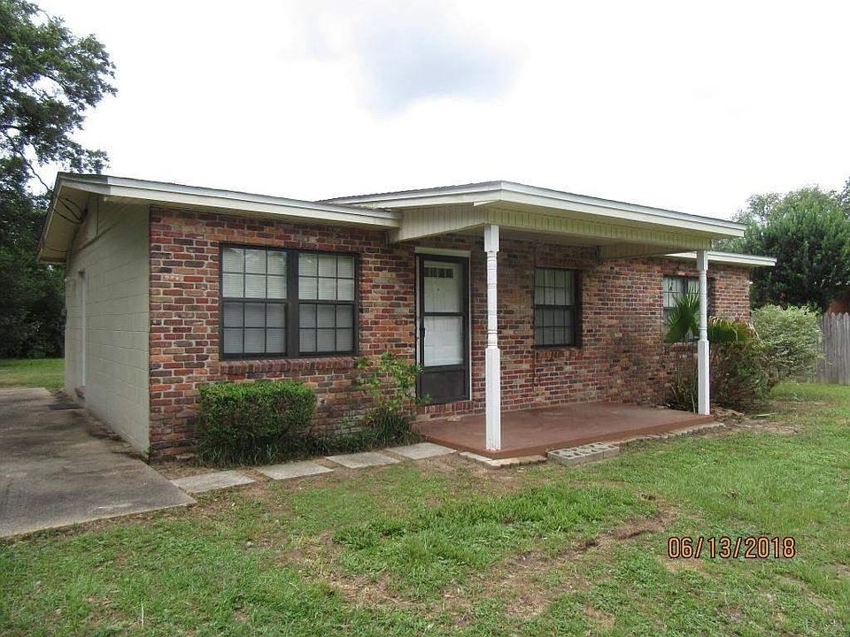 1st image of 2827 Desert St