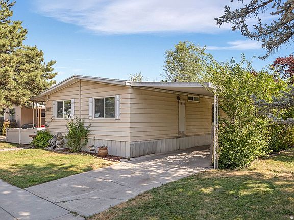 3rd image of 1602 W Indian Summer Dr