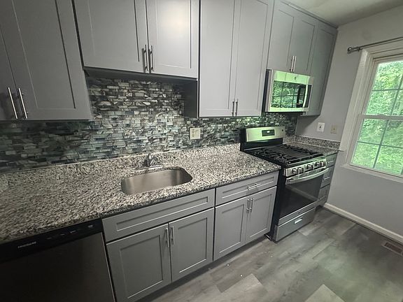 3rd image of 12 Sharpley Ct