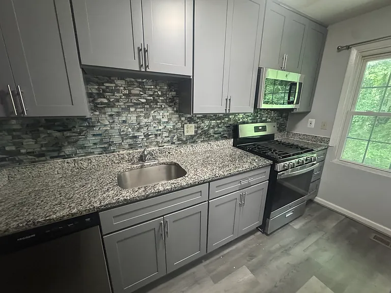 12 Sharpley Ct — Photo 3