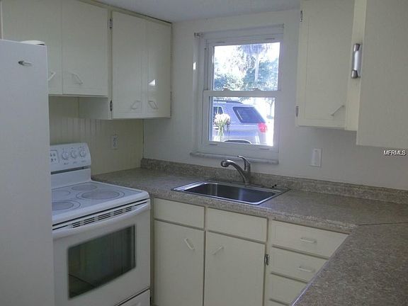 4th image of 1432 Woodlawn Ave