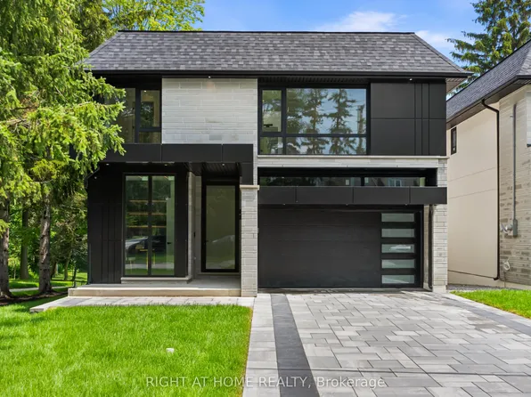 1209 Canterbury Rd, Mississauga, ON L5G 4A1