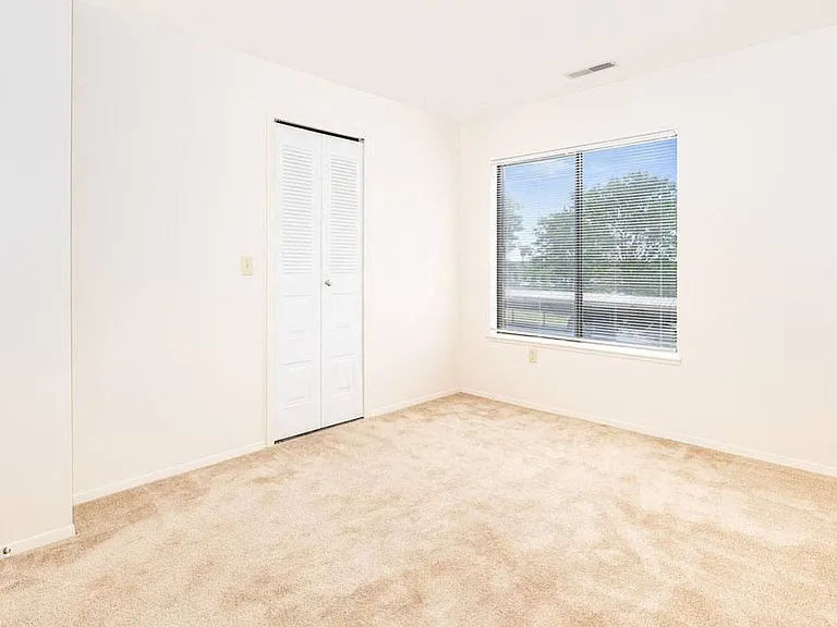 Oak Shores Apartments — Photo 11