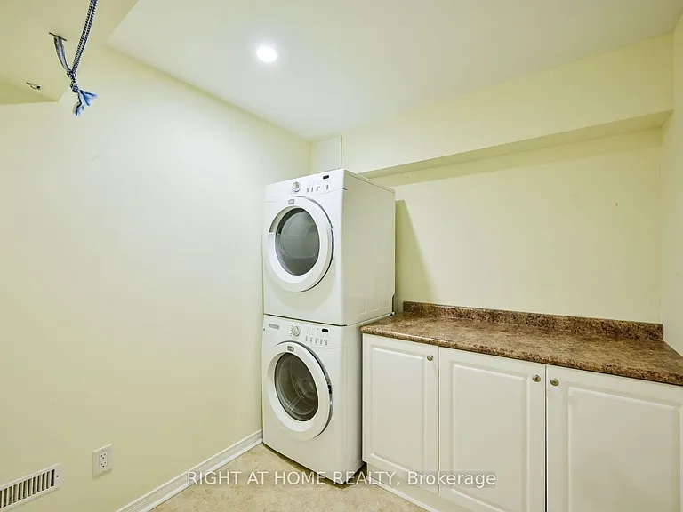 842 Luxton Dr — Photo 35